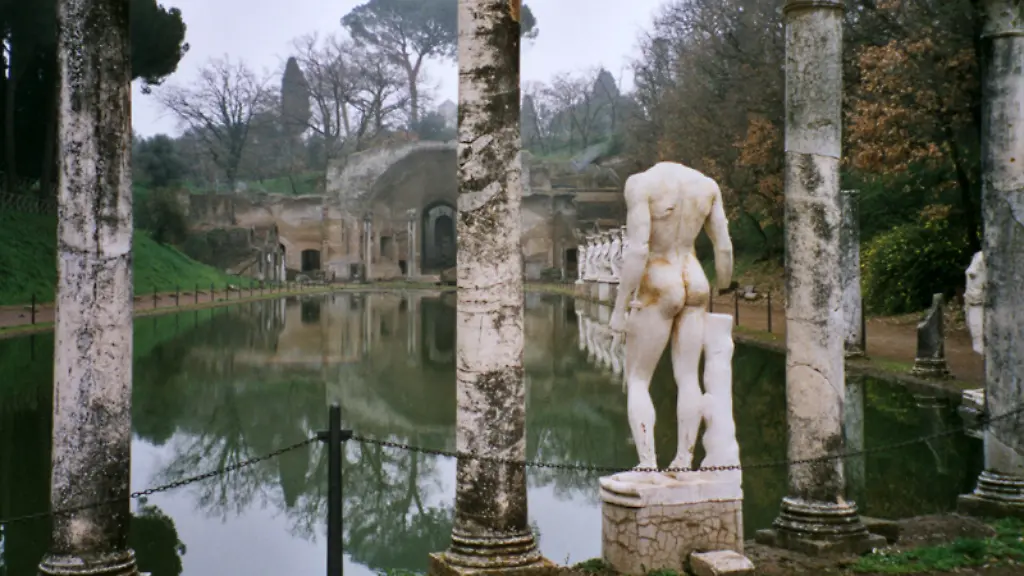 Canopus-der-Villa-Adriana-mit-Blick-auf-das-Serapeion