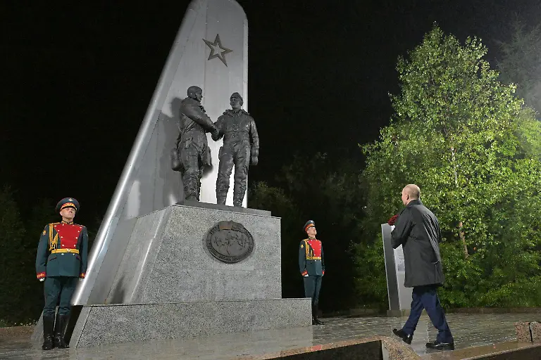 9774933bda7bd3be071b3a25ca1edf01