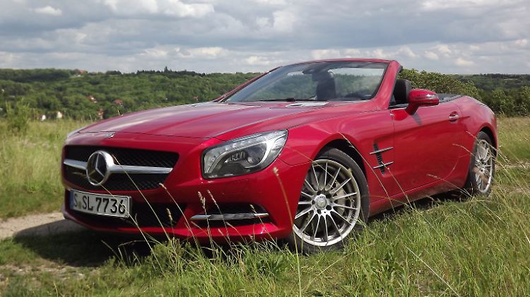 Schön und leicht kommt er daher, der SL 500. Dabei ist es egal, ob er als Roadster oder Coupé dasteht.