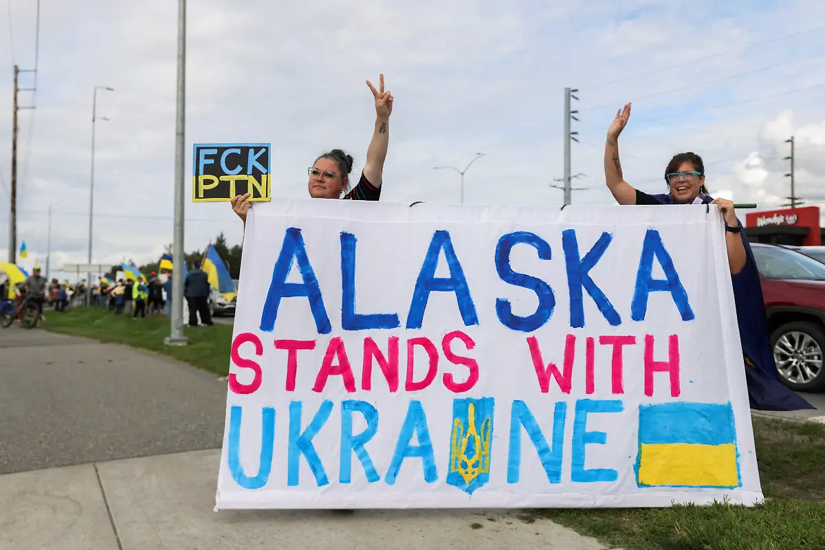 d9b332a2a7e64605cf7ad17c9d218e4e