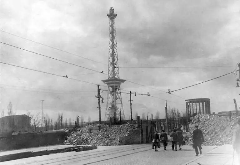 Funkturm-Berlin-Maerz-1945-Wikipedia