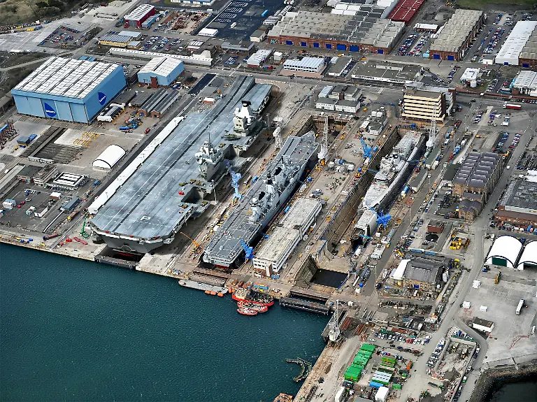 qe-class-aircraft-carrier-alongside-hms-illustrious-at-rosyth