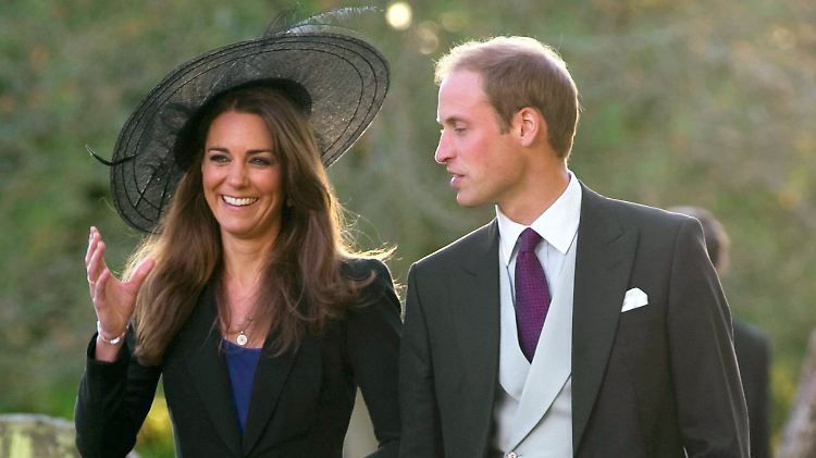 Die Hutkreation von "Get Ahead Hats" mit Organza-Krone und Federn, den Kate Middleton am 23.10.2010 anlässlich einer Hochzeit trug, wurde versteigert. 