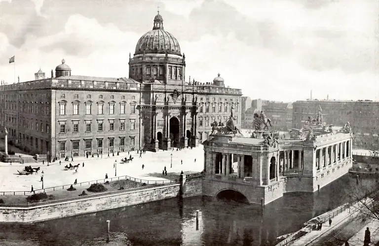 Berlin-Nationaldenkmal-Kaiser-Wilhelm-mit-Schloss-1900