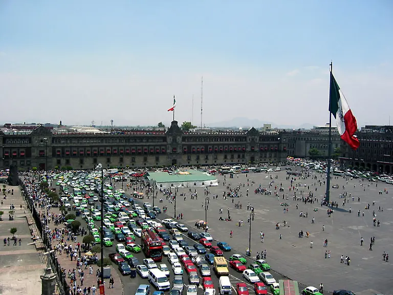 800px-Mexico-City-Zocalo