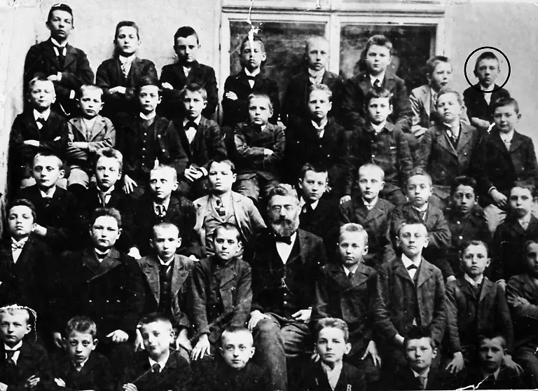 AP04010106339hitlerklein