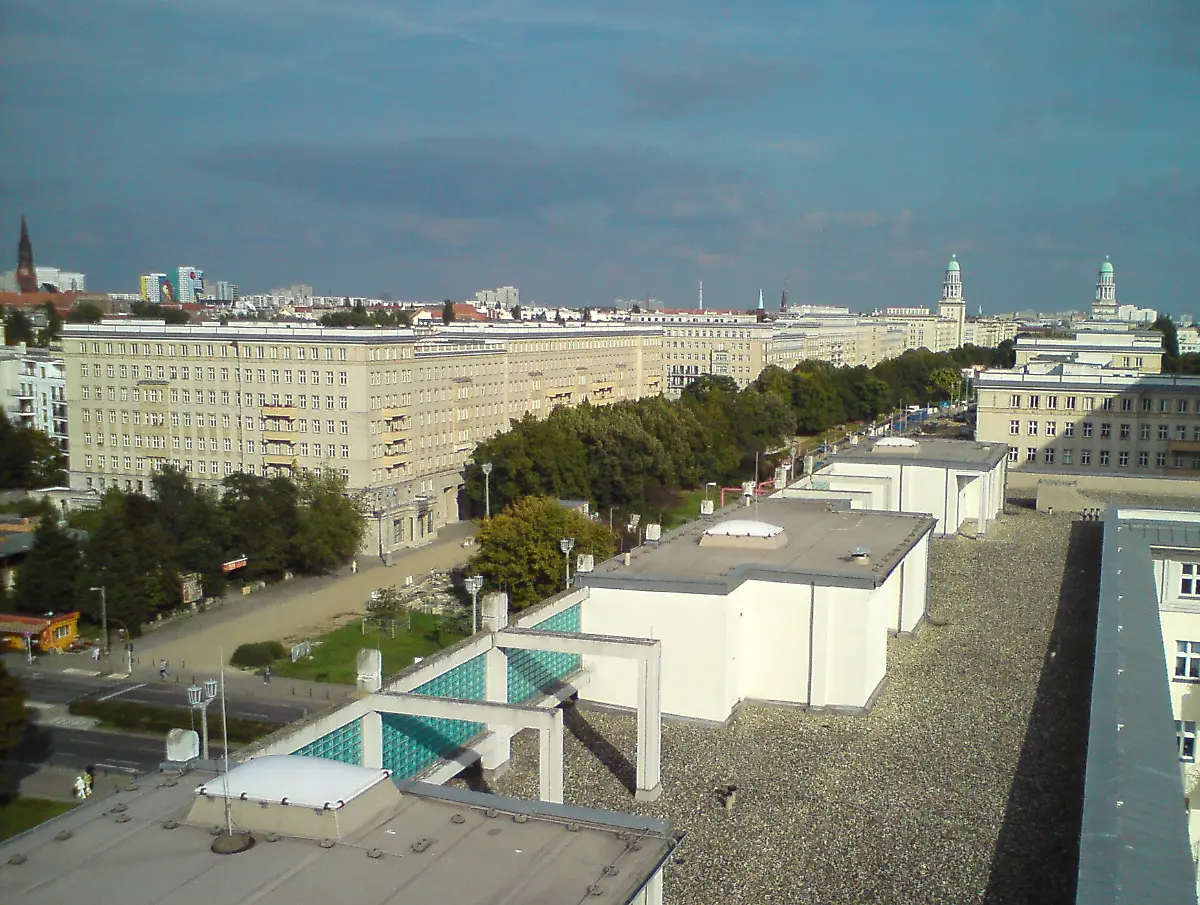 Karl-Marx-Allee-Dach-1