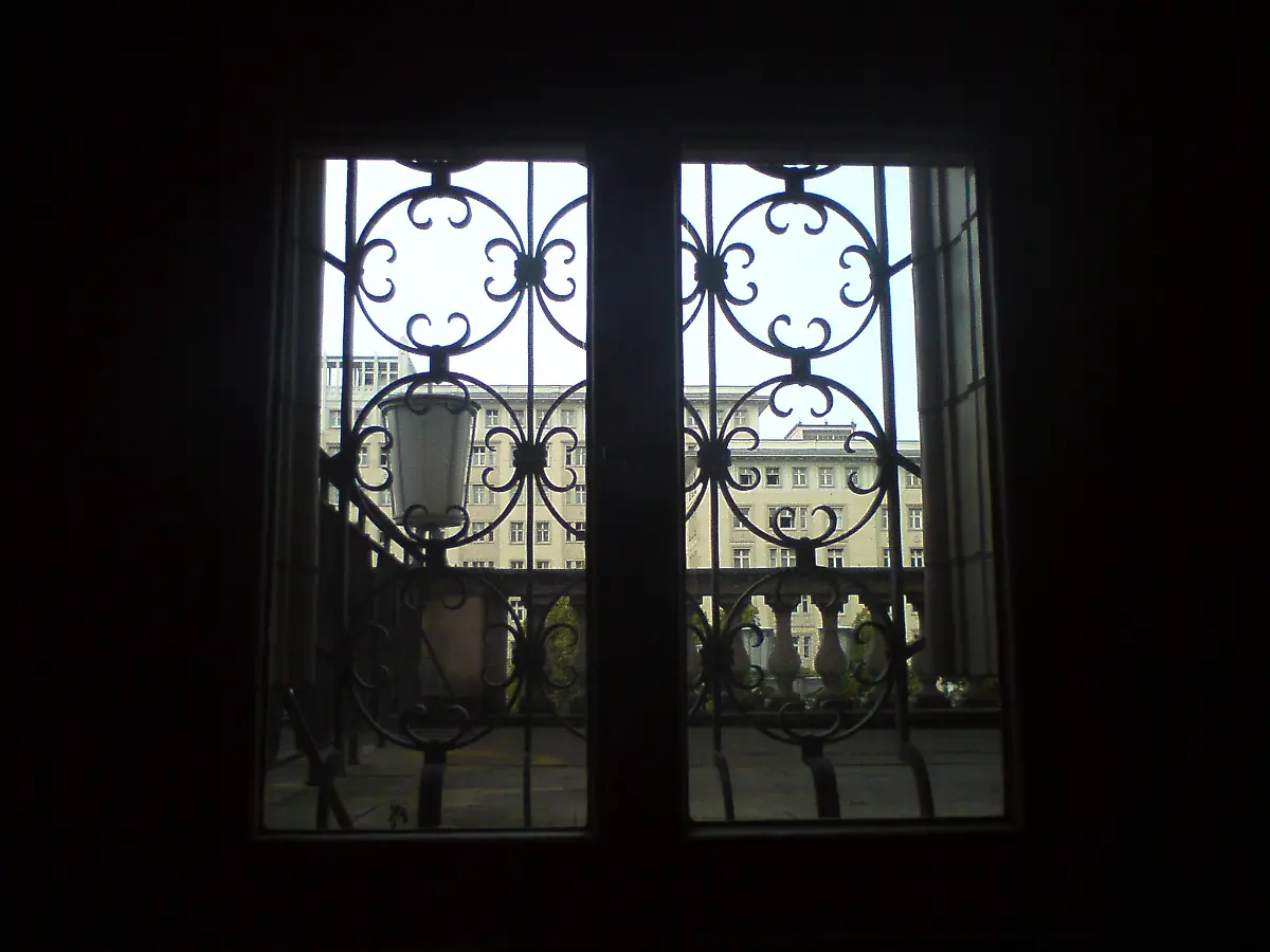 Karl-Marx-Allee-Fenstergitter