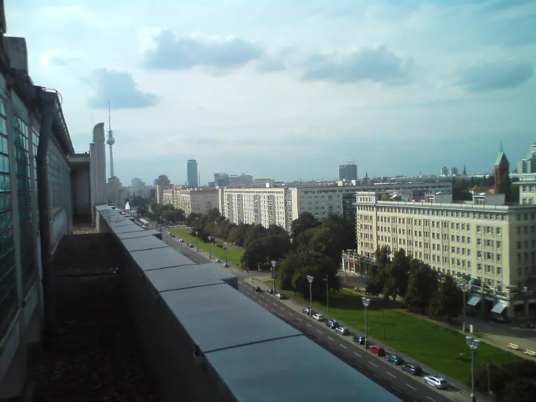 Karl-Marx-Allee-Dach-Fernse