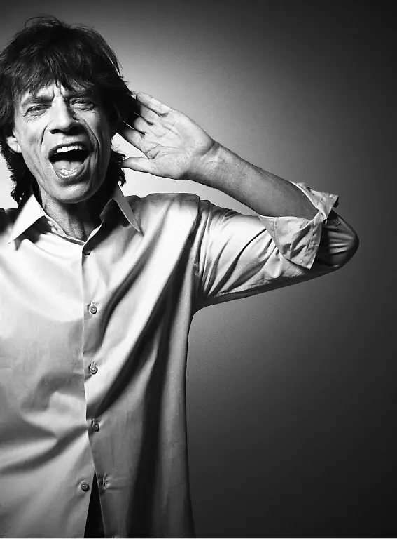 2011-Bryan-Adams-courtesy-Schirmer-Mosel