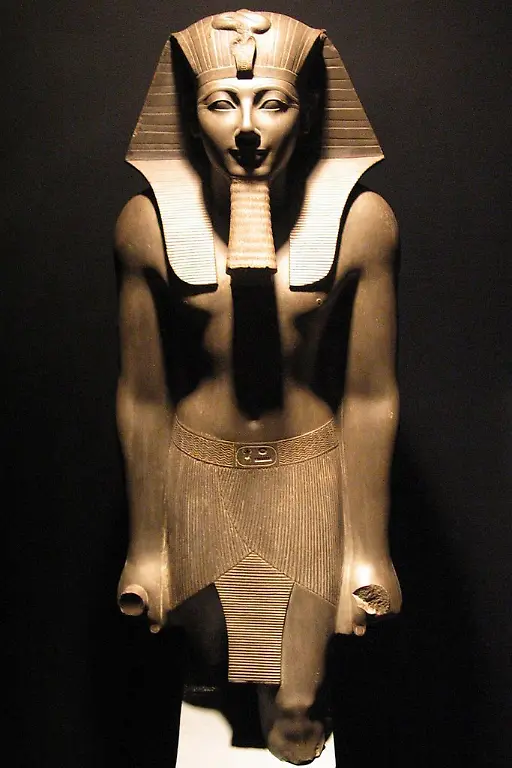 400px-TuthmosisIII-2