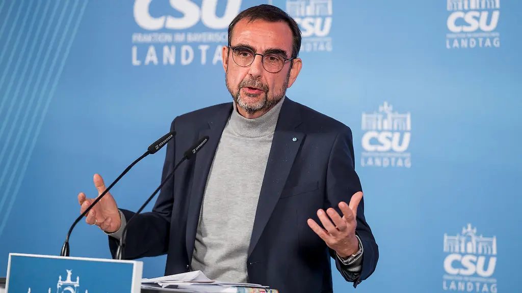 Der-CSU-Fraktionsvorsitzende-Klaus-Holetschek-setzt-nach-dem-Alaska-Gipfel-von-US-Praesident-Donald-Trump-mit-Kremlchef-Wladimir-Putin-auf-Geschlossenheit-in-Europa