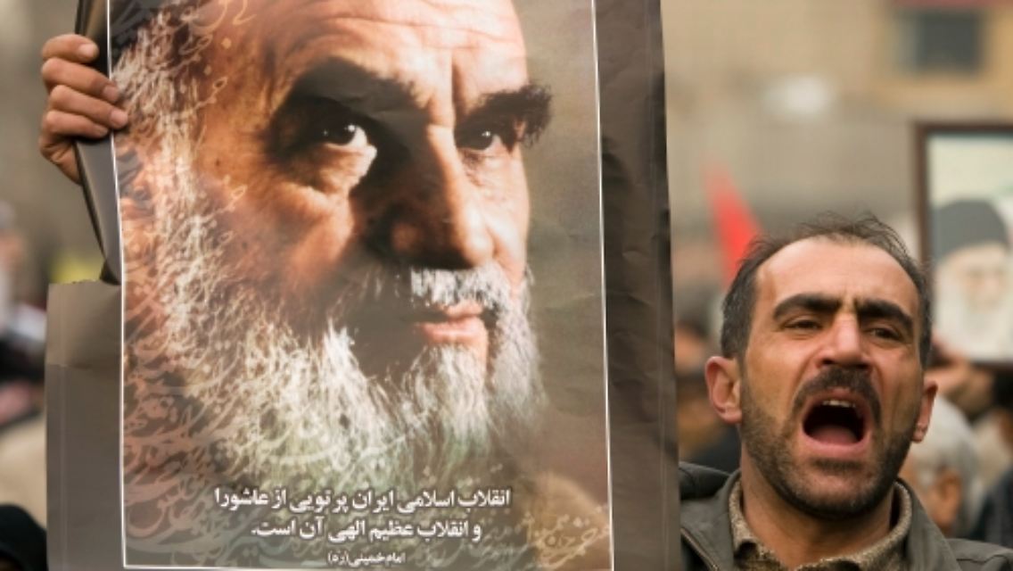 Die iranische Führung holt ihre Anhänger auf die Straße.