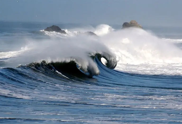 800px-Waves-in-pacifica-1Brocken-Inaglory-Wiki