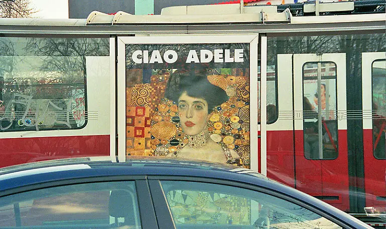 800px-Ciao-Adele-Vienna-03-2006