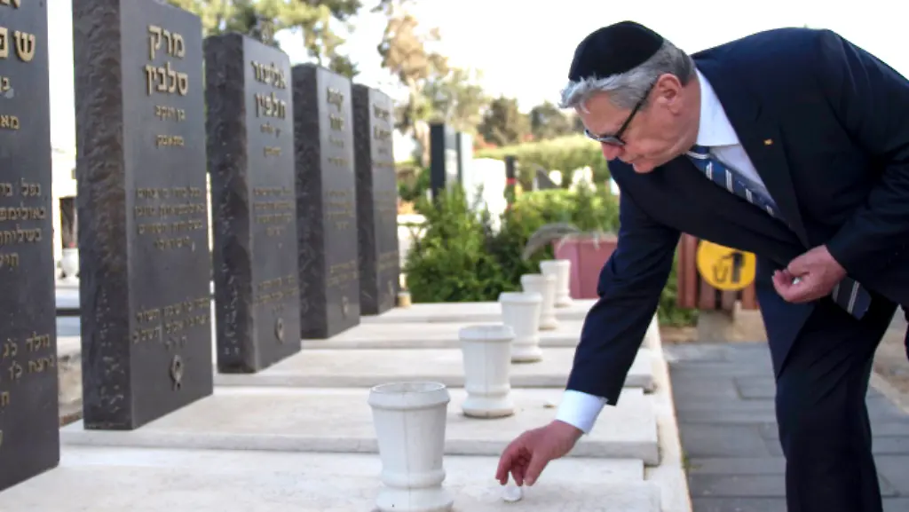 DAB1202-20120529-jpg447578200112288810