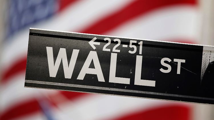 2012-06-25T191446Z_01_TOR901_RTRMDNP_3_BANKS-DERIVATIVES-RULES.JPG1029508295824417239.jpg