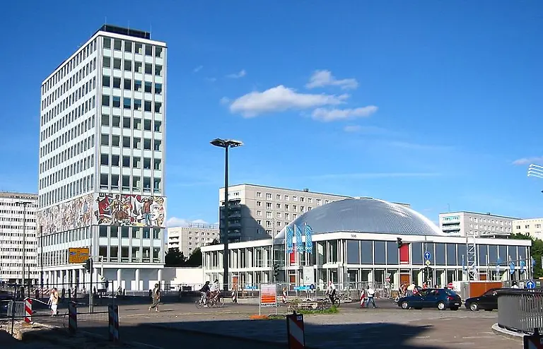 800px-Berlin-Haus-des-Lehrers-BCC