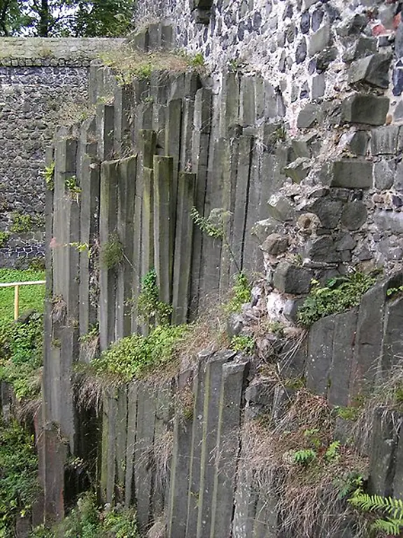 450px-Stolpen-Basalt-01