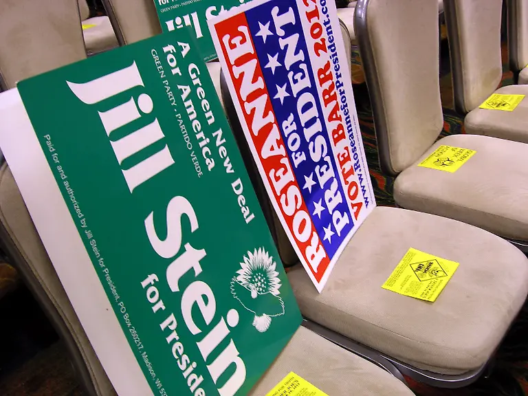 Kampagnenschilder-von-Jill-Stein-und-Roseanne-Barr-auf-dem-Parteitag