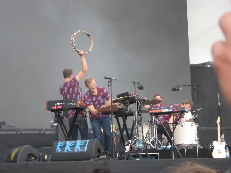 Django-Django-Tempelhof-Berlin-Festival-2012
