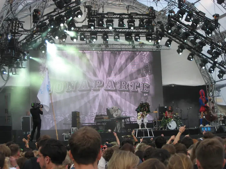 Bonaparte-Tempelhof-Berlin-Festival-2012