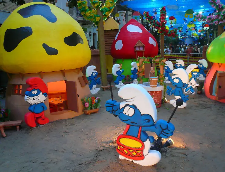 schluempfe-Barrufets-a-la-festa-major-de-Sants-Pere-prlpz-cc30