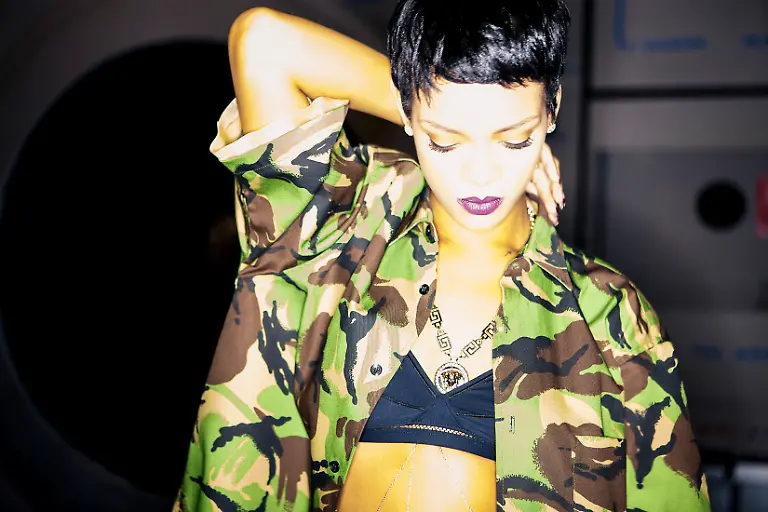 Rihanna-CMS-Source2