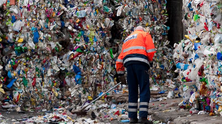 Ein Blick in eine Recyclinganlage in Berlin-Mahlsdorf.