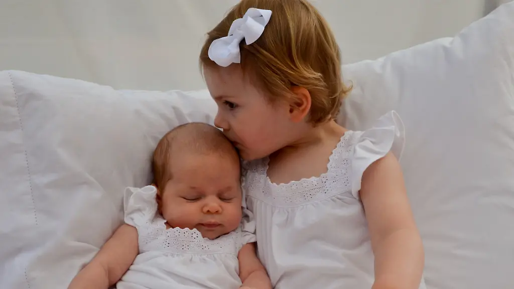 Prinsessan-Leonore-och-Prinsessan-Estelle-2-Foto-kungahuset-se