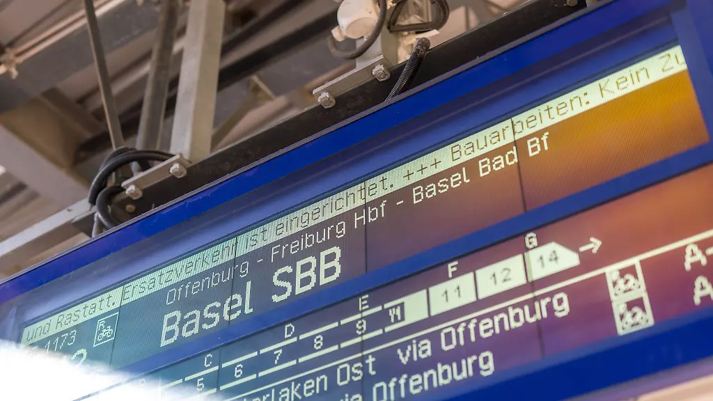 Eine-Baustelle-sorge-fuer-chaotische-Zustaende-auf-der-Rheintalbahn-bei-Freiburg