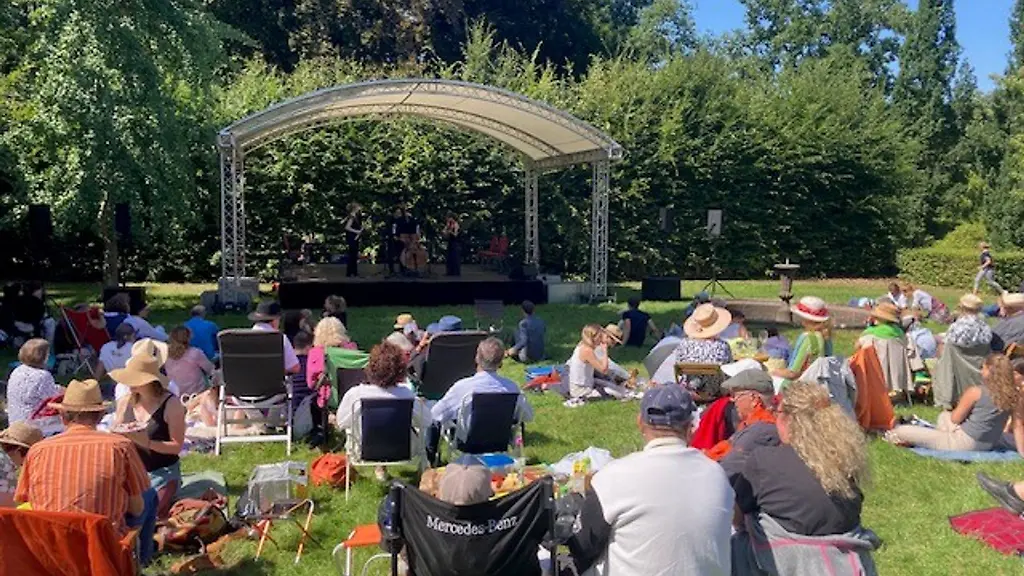 Das-Moritzburg-Festival-fuer-Kammermusik-hat-zum-musikalischen-Picknick-rund-600-Gaeste-angelockt