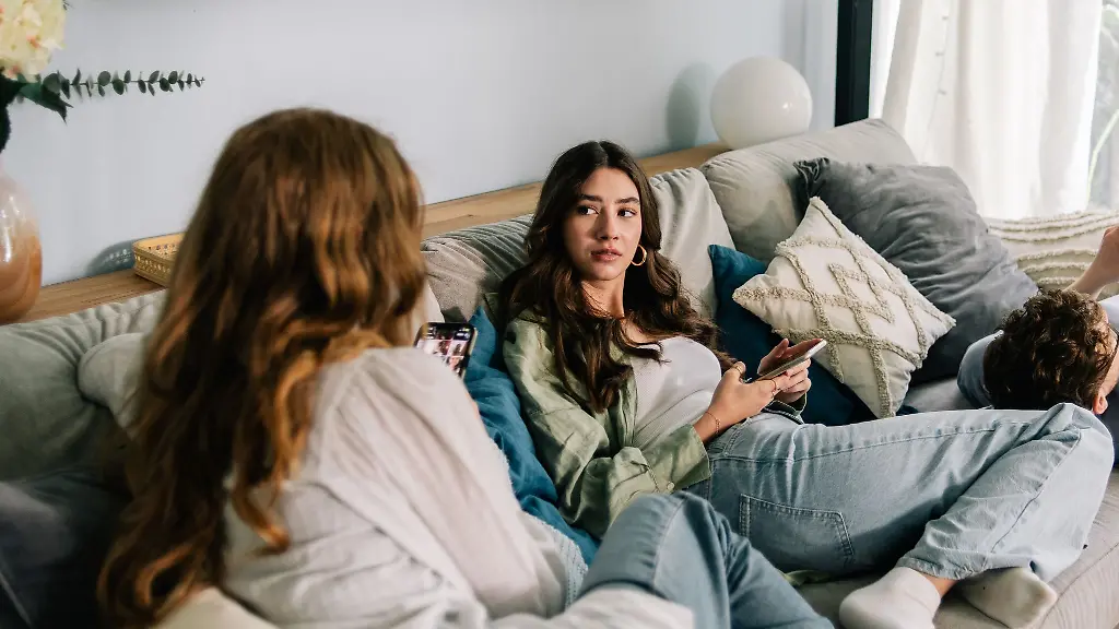 Hoert-die-Freundschaft-auf-wenn-es-ums-Geld-geht-Das-kommt-ganz-darauf-an-Wer-feste-Regeln-fuer-Leihen-festlegt-faehrt-im-Zweifel-besser