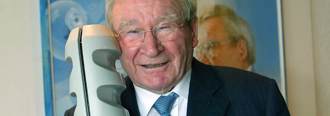 Artur Fischer, der Begründer der schwäbischen Dübel-Dynastie, ist einer der bedeutendsten Erfinder und erfolgreichsten Unternehmer der Nachkriegszeit.