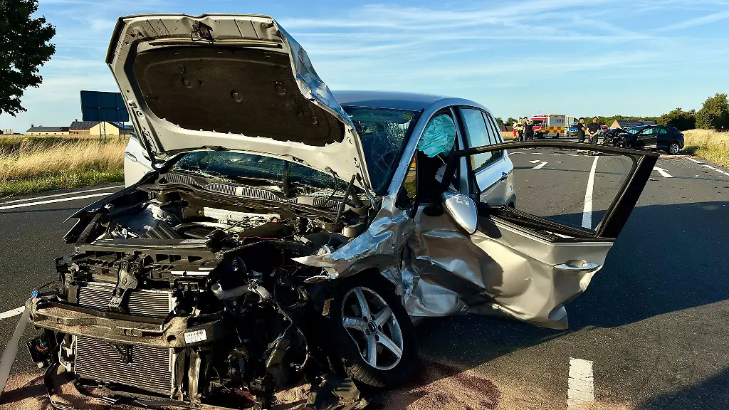 Auf-der-B19-bei-Buetthard-starben-ein-82-Jaehriger-und-ein-Mitfahrer