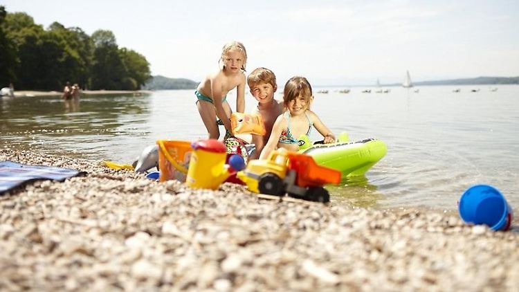 Deutsche Badeseen können im Flachwasserbereich mit hohen Keimkonzentrationen belastet sein. Jede fünfte Messstelle überschritt die empfohlenen Grenzwerte, ermittelte der ADAC.