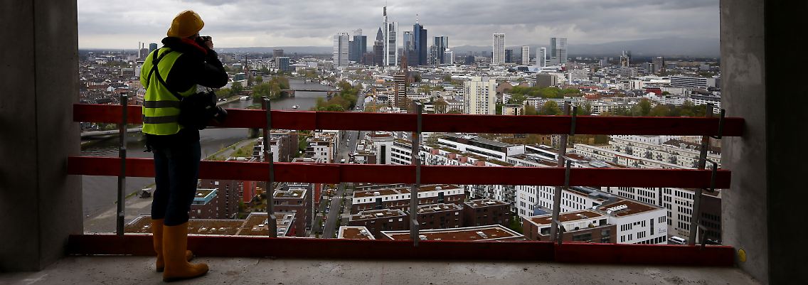 Europas Baustelle Nr. 1: Das Finanzzentrum Frankfurt vom EZB-Rohbau aus betrachtet.