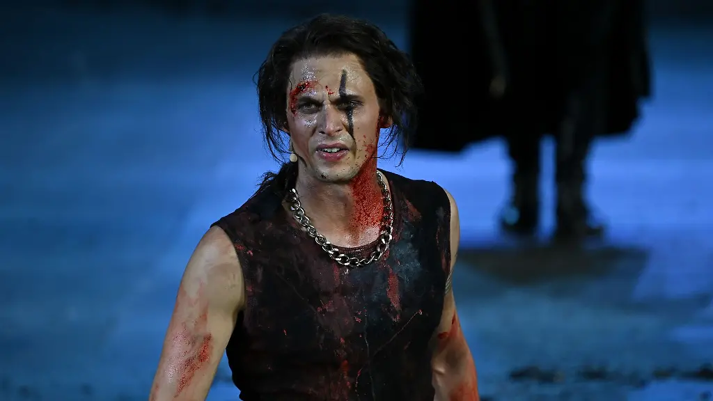 Fuer-seine-Darstellung-als-Karl-in-dem-Schiller-Drama-Die-Raeuber-erhaelt-der-Schauspieler-Yascha-Finn-Nolting-den-diesjaehrigen-Zuschauerpreis-der-Bad-Hersfelder-Festspiele