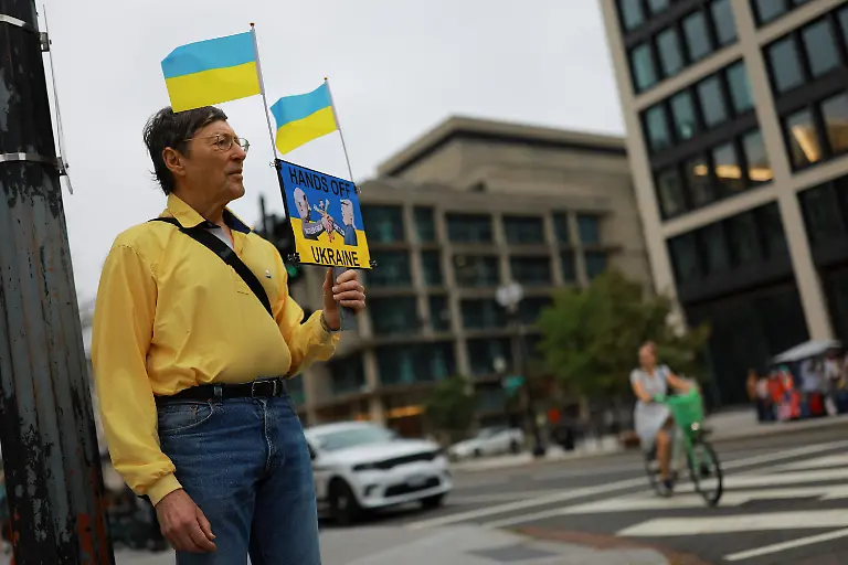 2025-08-18T143757Z-1514753007-RC2M9GA9XQFA-RTRMADP-3-UKRAINE-CRISIS-SUMMIT