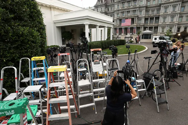 2025-08-18T130124Z-1912680959-RC2O9GASLL49-RTRMADP-3-UKRAINE-CRISIS-SUMMIT