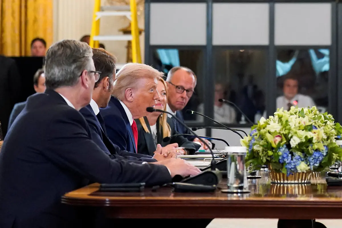 2025-08-18T190458Z-1452002475-RC2U9GAKGY4F-RTRMADP-3-UKRAINE-CRISIS-SUMMIT-1