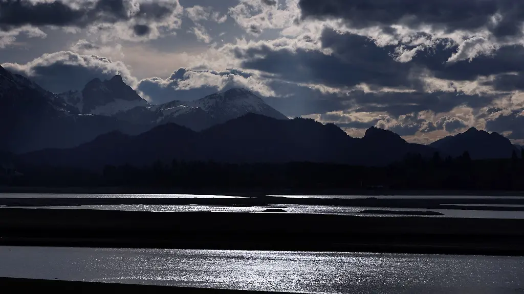 An-der-Hoefats-bei-Oberstdorf-ist-nach-einem-Absturz-ein-67-Jahre-alter-Mann-ums-Leben-gekommen-Archivbild