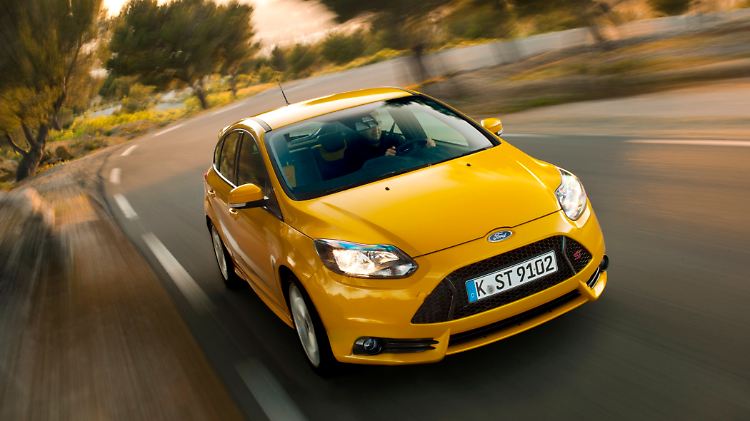 xFordFocusST13061208.jpg