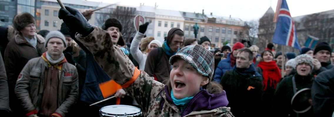 Die isländische Regierung muss sich massive Kritik gefallen lassen.