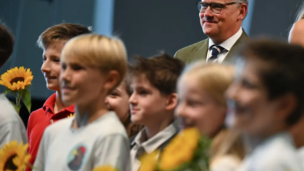 Boris-Rhein-CDU-begruesste-die-120-neuen-Fuenftklaessler