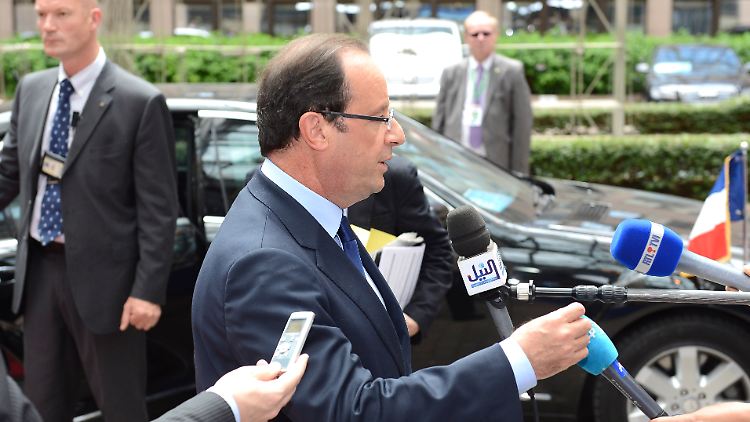 Hollande wird sich nicht gegen Merkel in der Frage der Euro-Bonds durchsetzen setzen. Das ginge nur über Merkels Leiche.