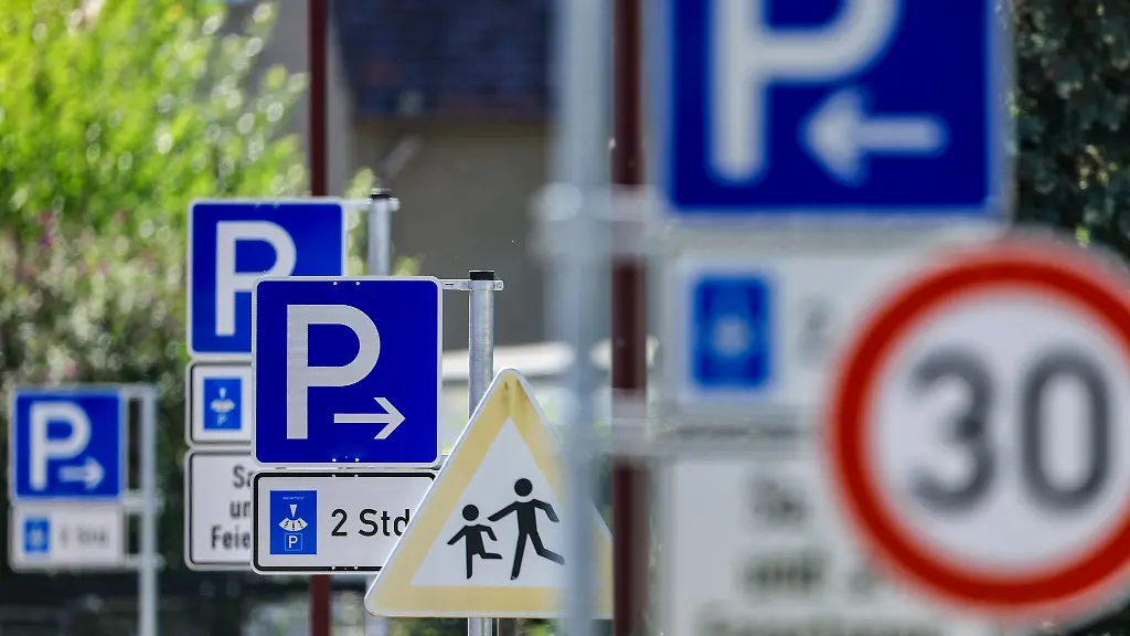 Im-Dorf-Stoermthal-gibt-es-Unmut-ueber-einen-Schilderwald