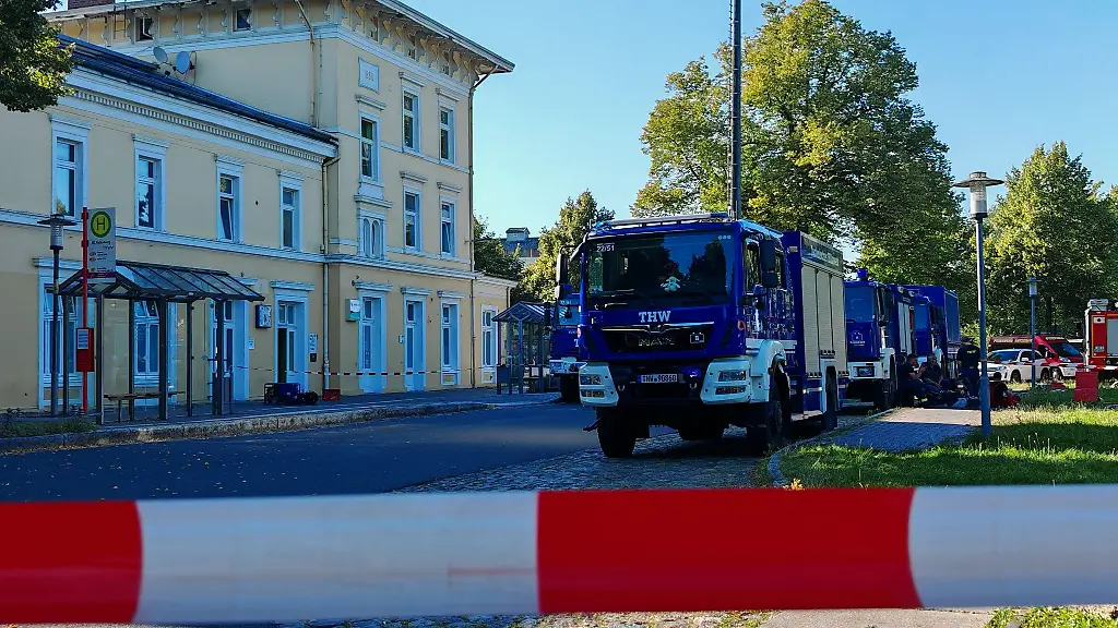 Der-Bereich-um-das-Bahnhofsgebaeude-in-Ratzeburg-wurde-abgesperrt