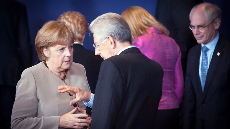 Merkel im Gespräch mit Monti.