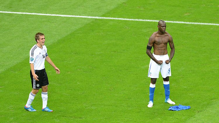 Fast im Alleingang schoss Italiens Mario Balotelli Italien ins Finale.
